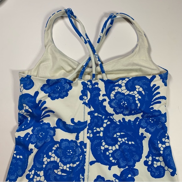 Size 4 Lululemon blue floral pattern X back active tank top - Picture 5 of 8